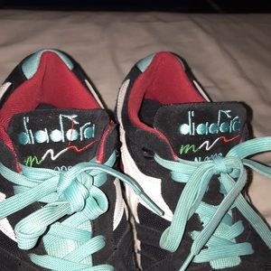 diadora black sneakers
